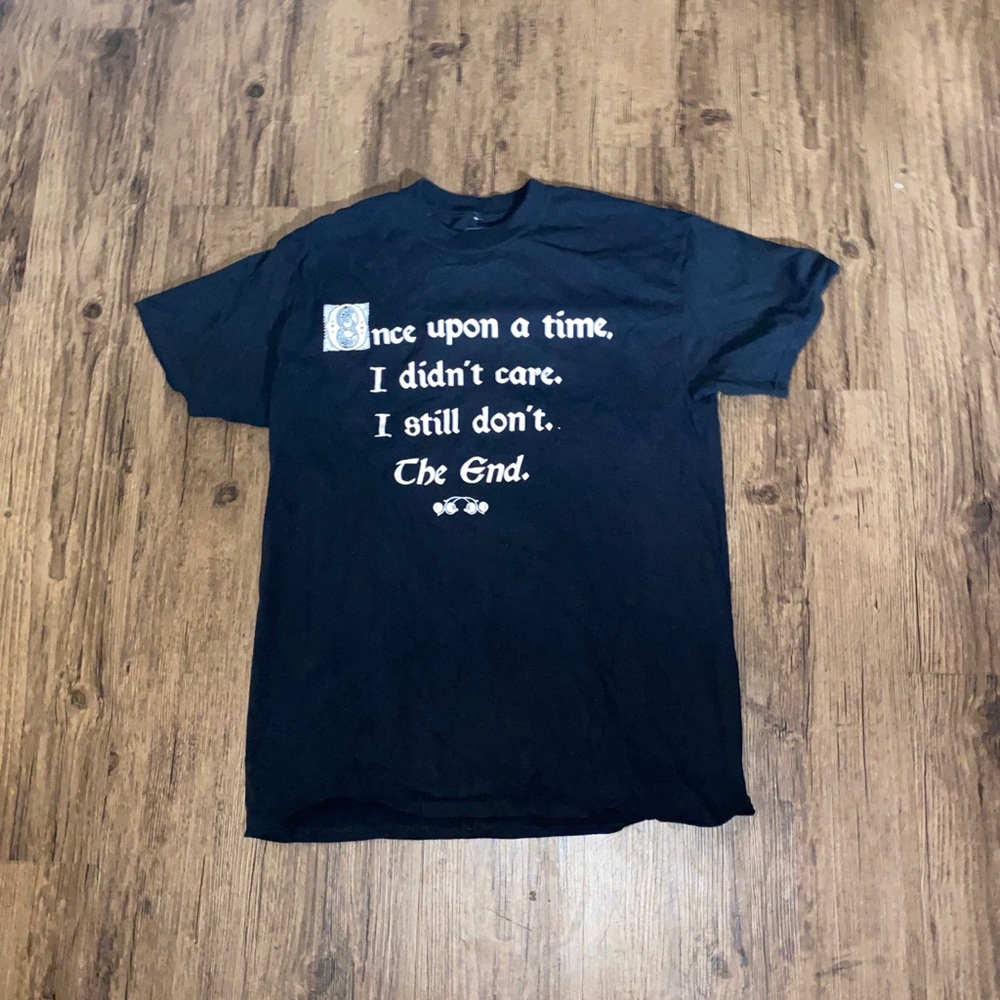 black graphic tee